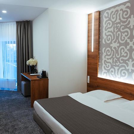 Duo Hotel By Futuro Bishkek Esterno foto