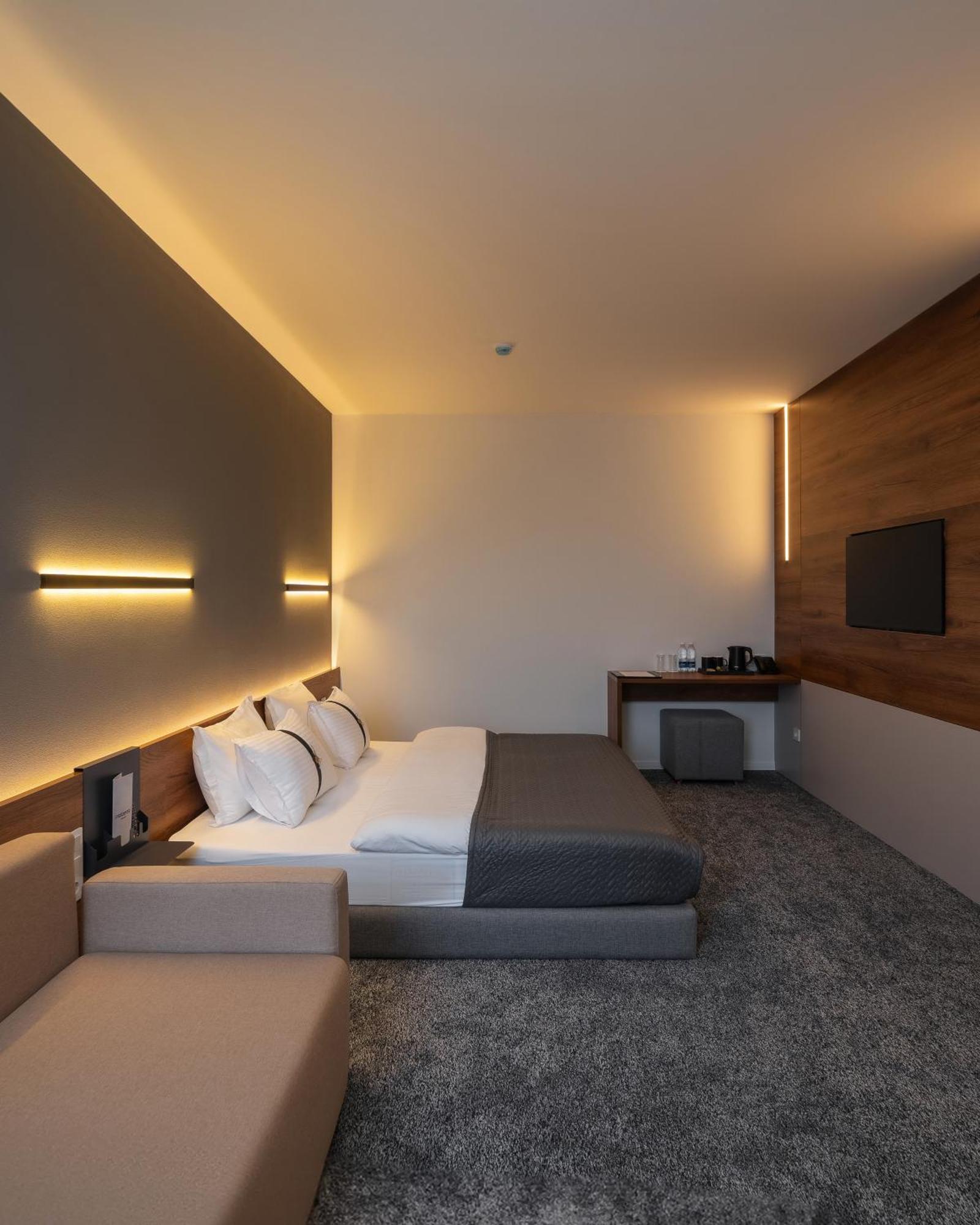Duo Hotel By Futuro Bishkek Esterno foto