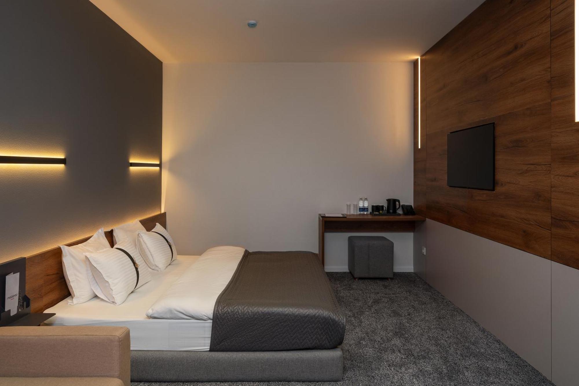 Duo Hotel By Futuro Bishkek Esterno foto