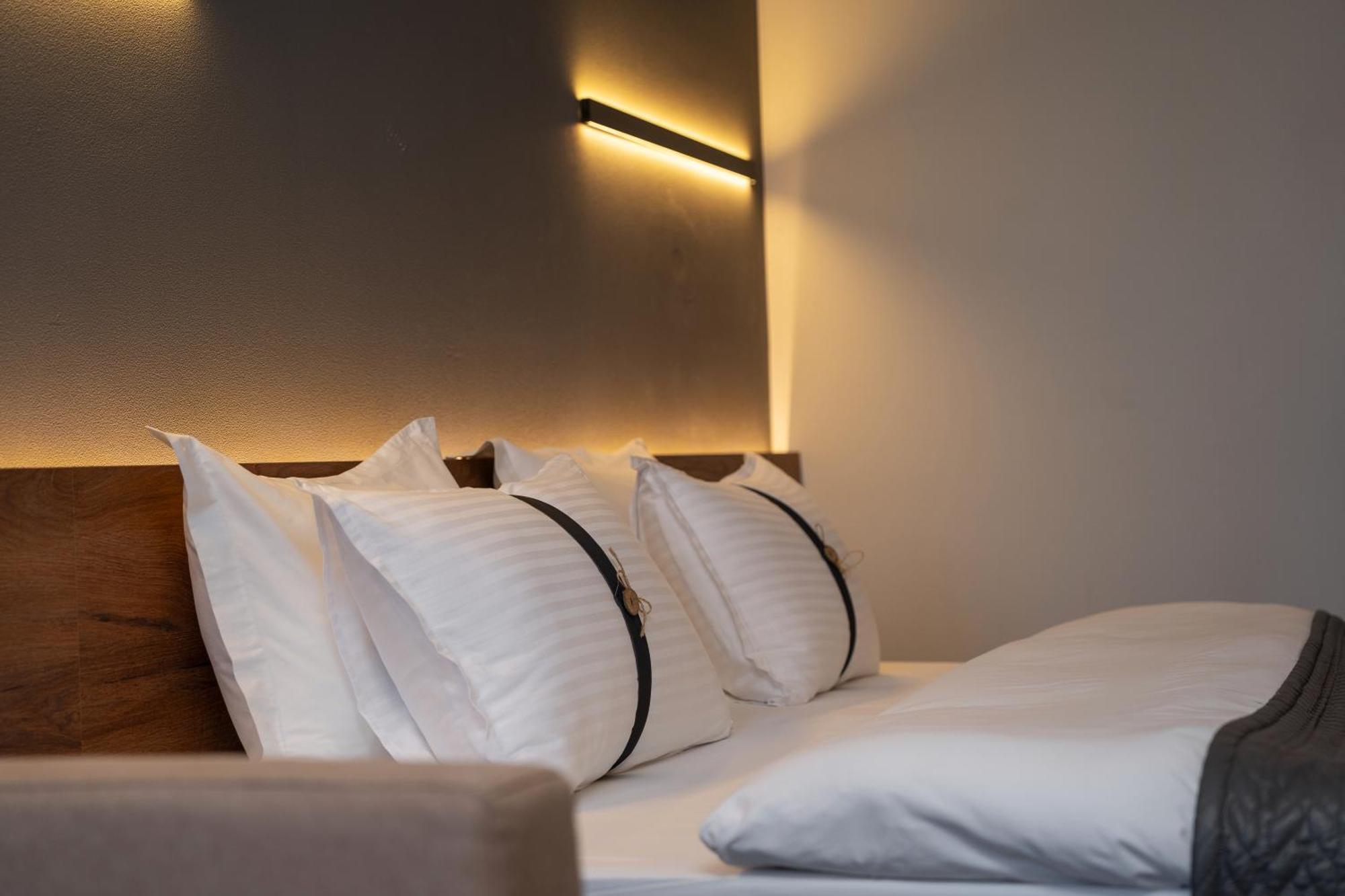 Duo Hotel By Futuro Bishkek Esterno foto