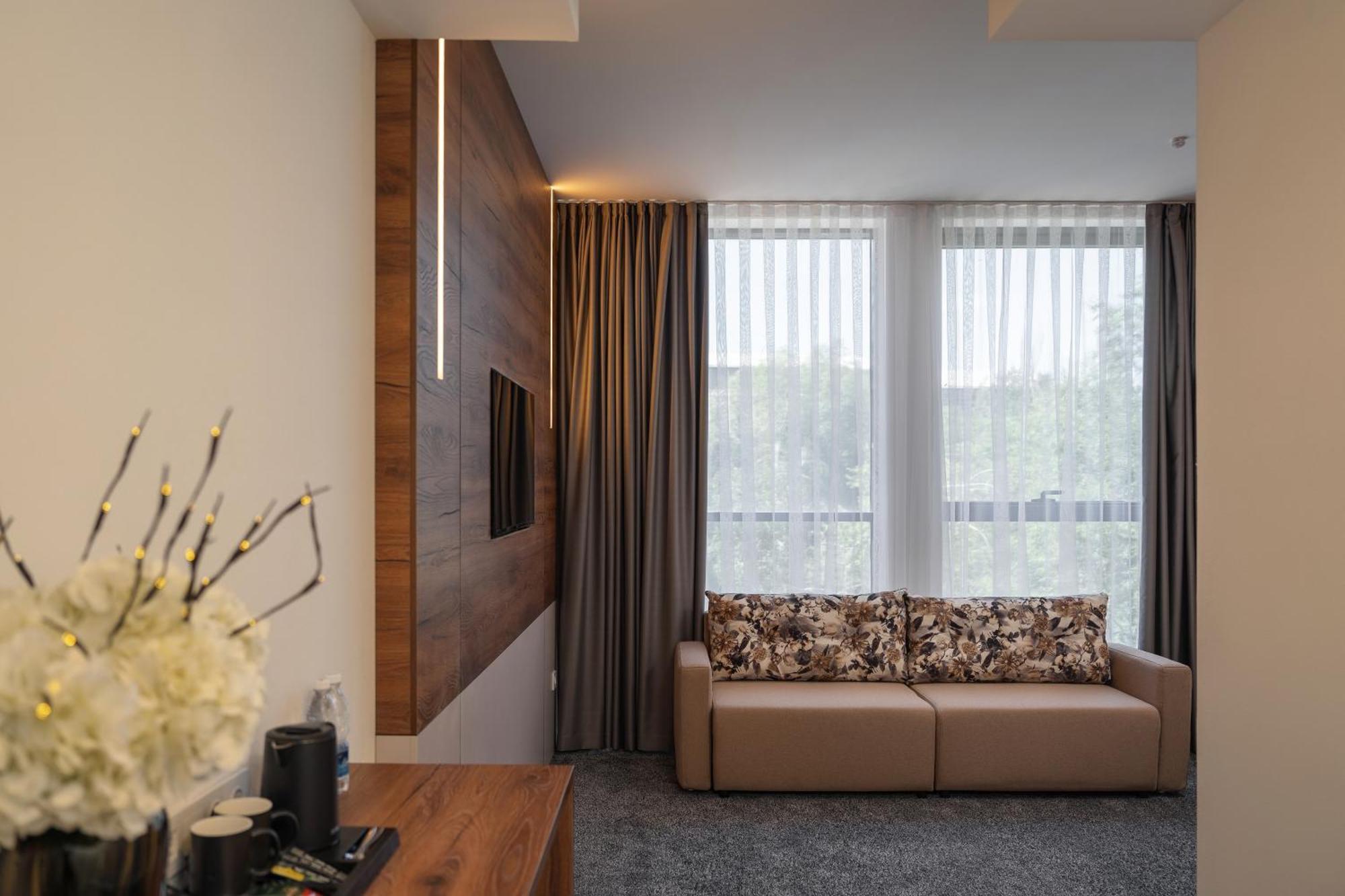 Duo Hotel By Futuro Bishkek Esterno foto