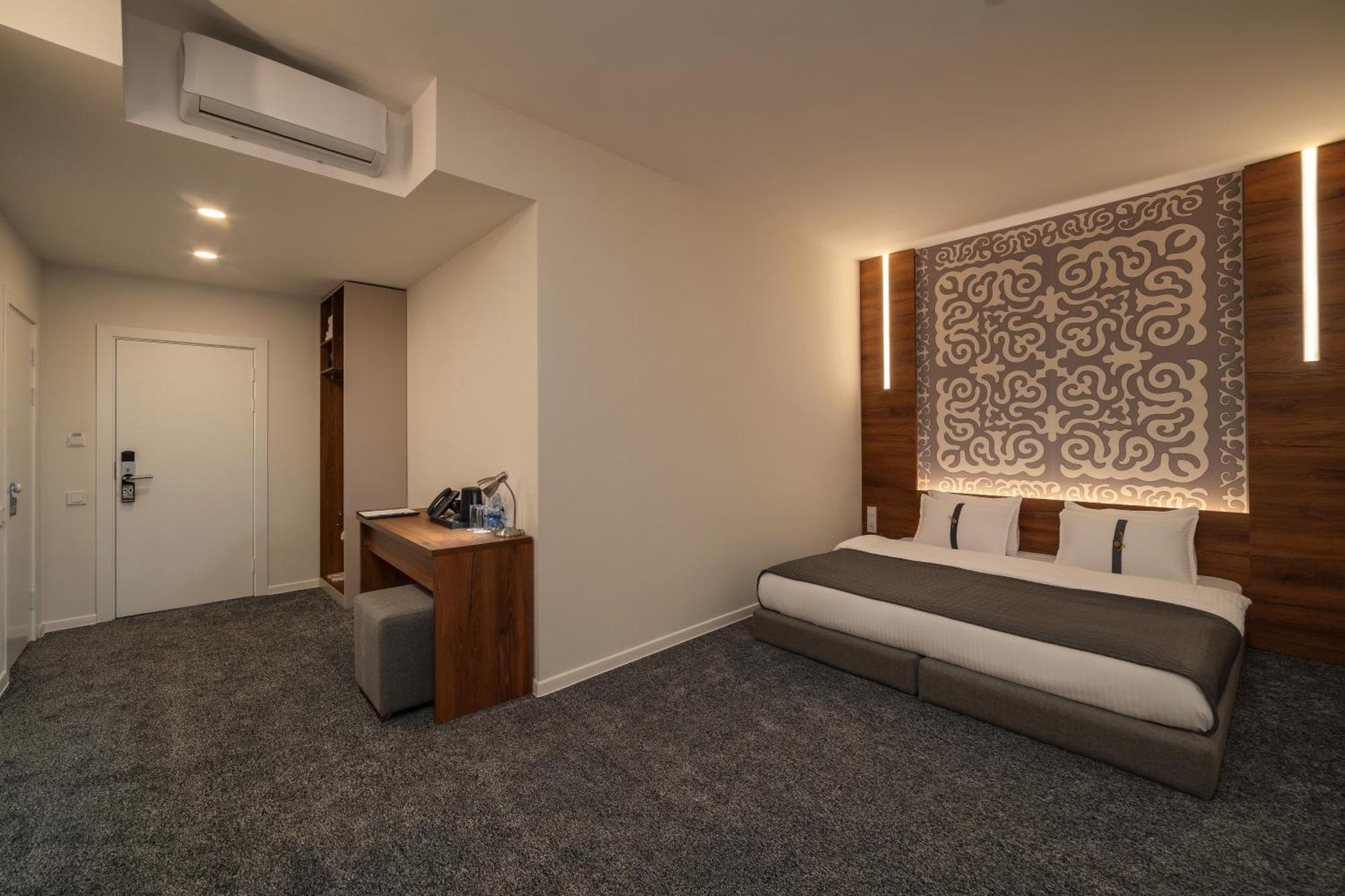 Duo Hotel By Futuro Bishkek Esterno foto