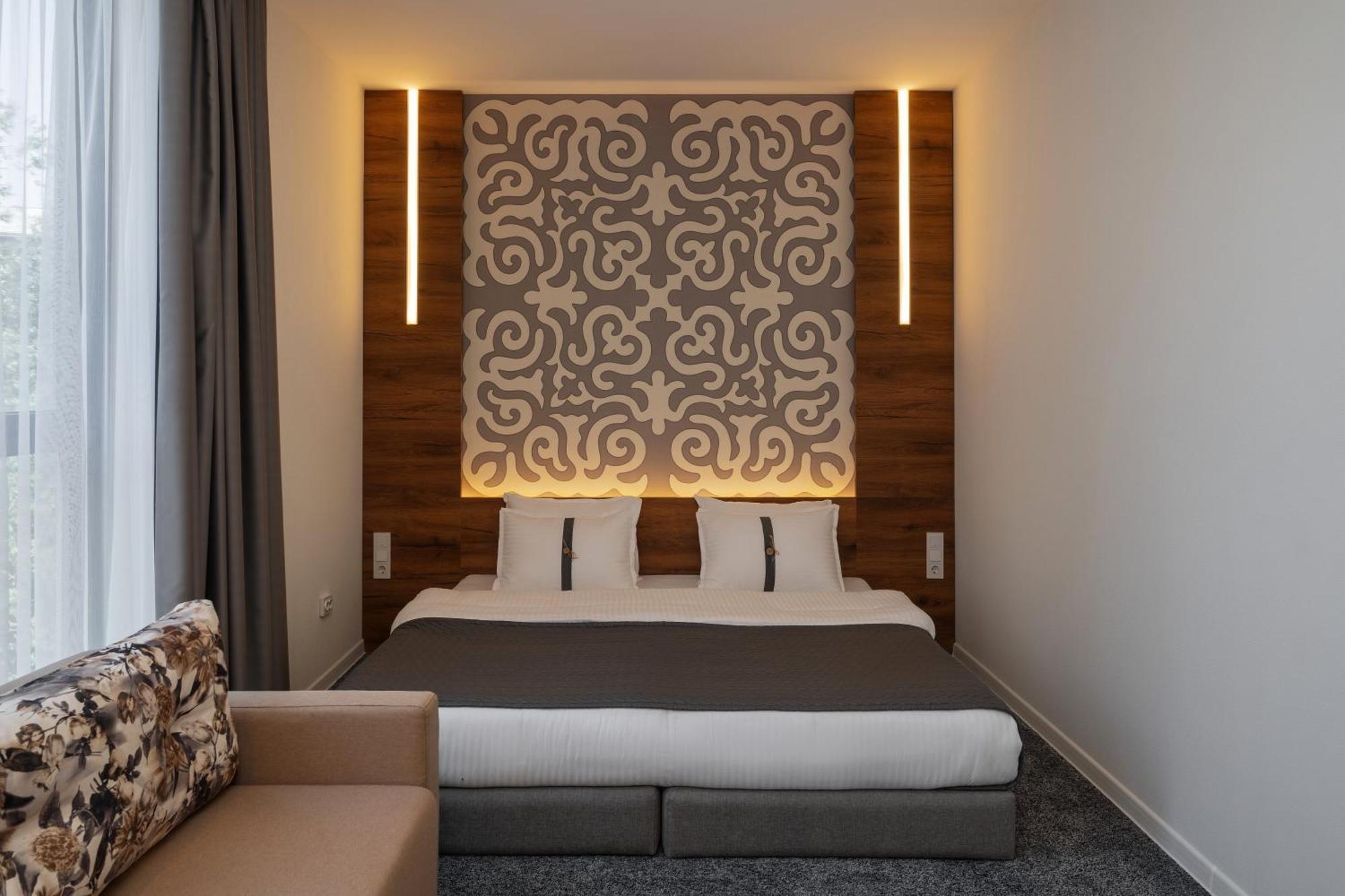 Duo Hotel By Futuro Bishkek Esterno foto