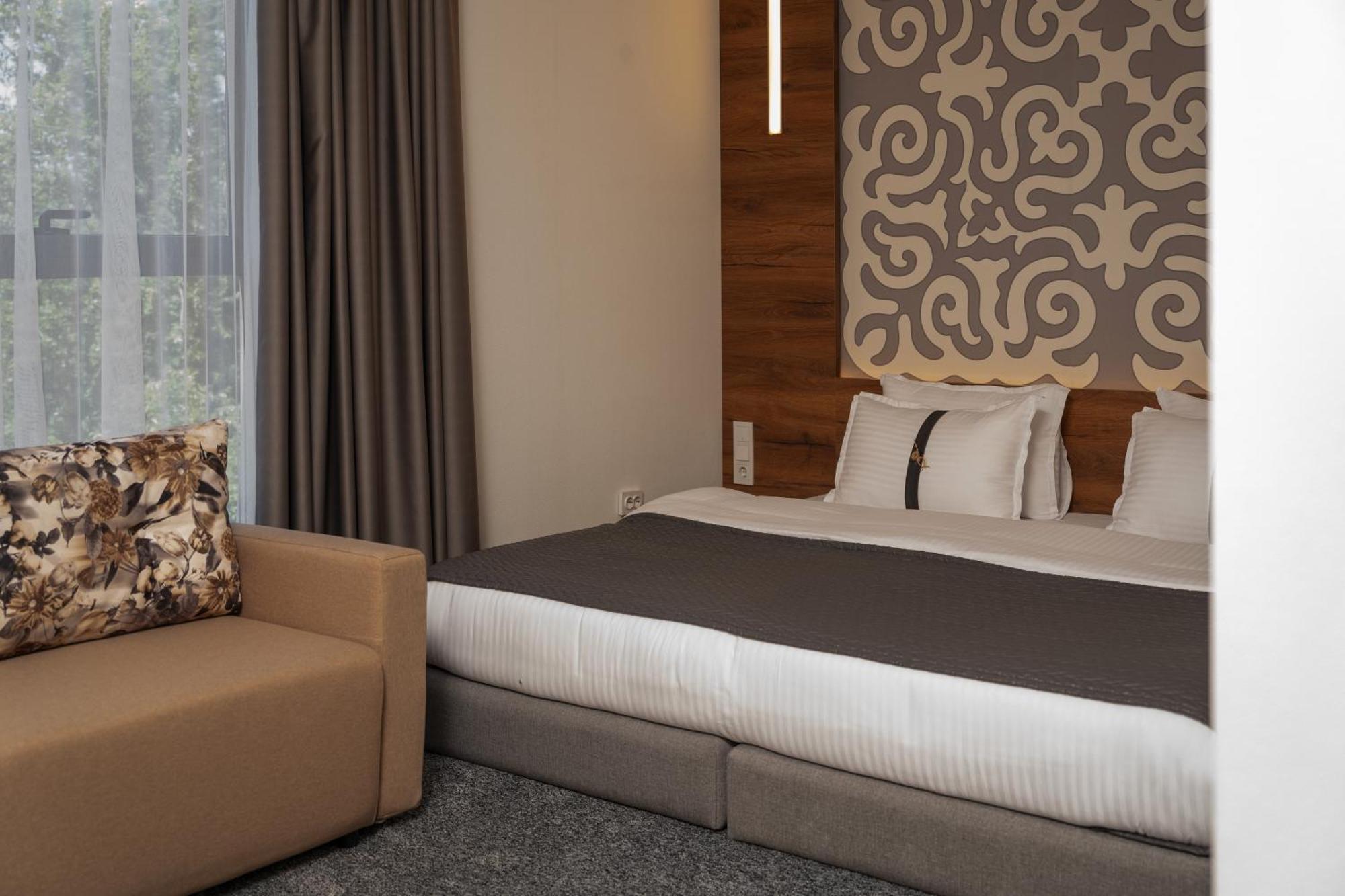 Duo Hotel By Futuro Bishkek Esterno foto