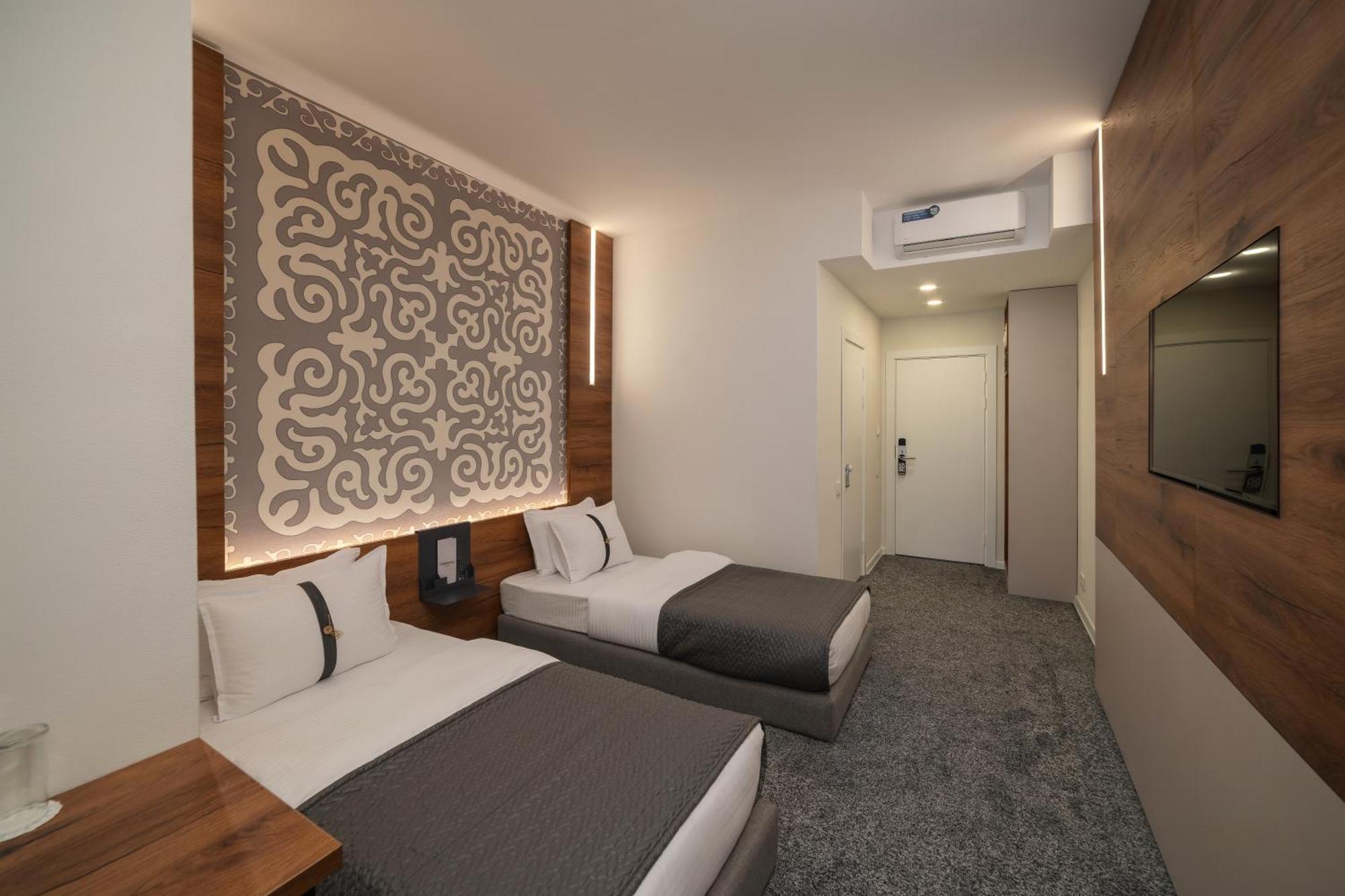 Duo Hotel By Futuro Bishkek Esterno foto