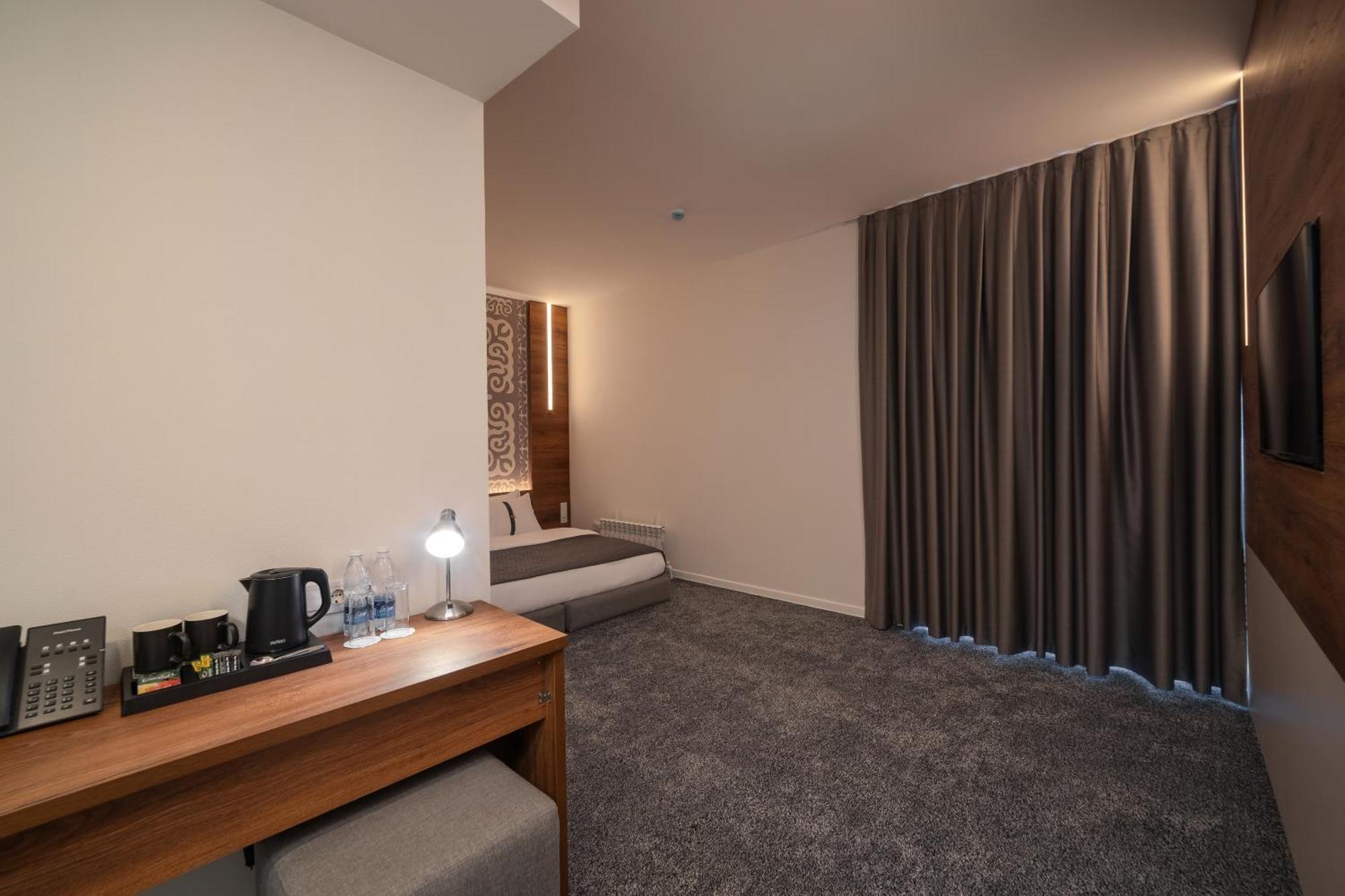 Duo Hotel By Futuro Bishkek Esterno foto