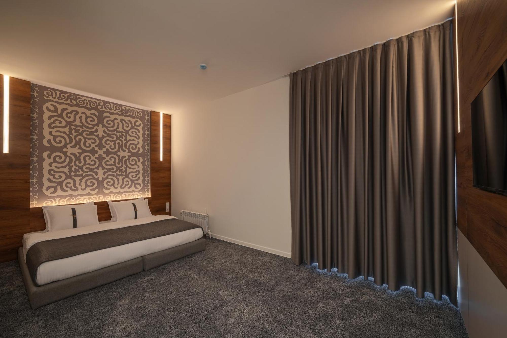 Duo Hotel By Futuro Bishkek Esterno foto