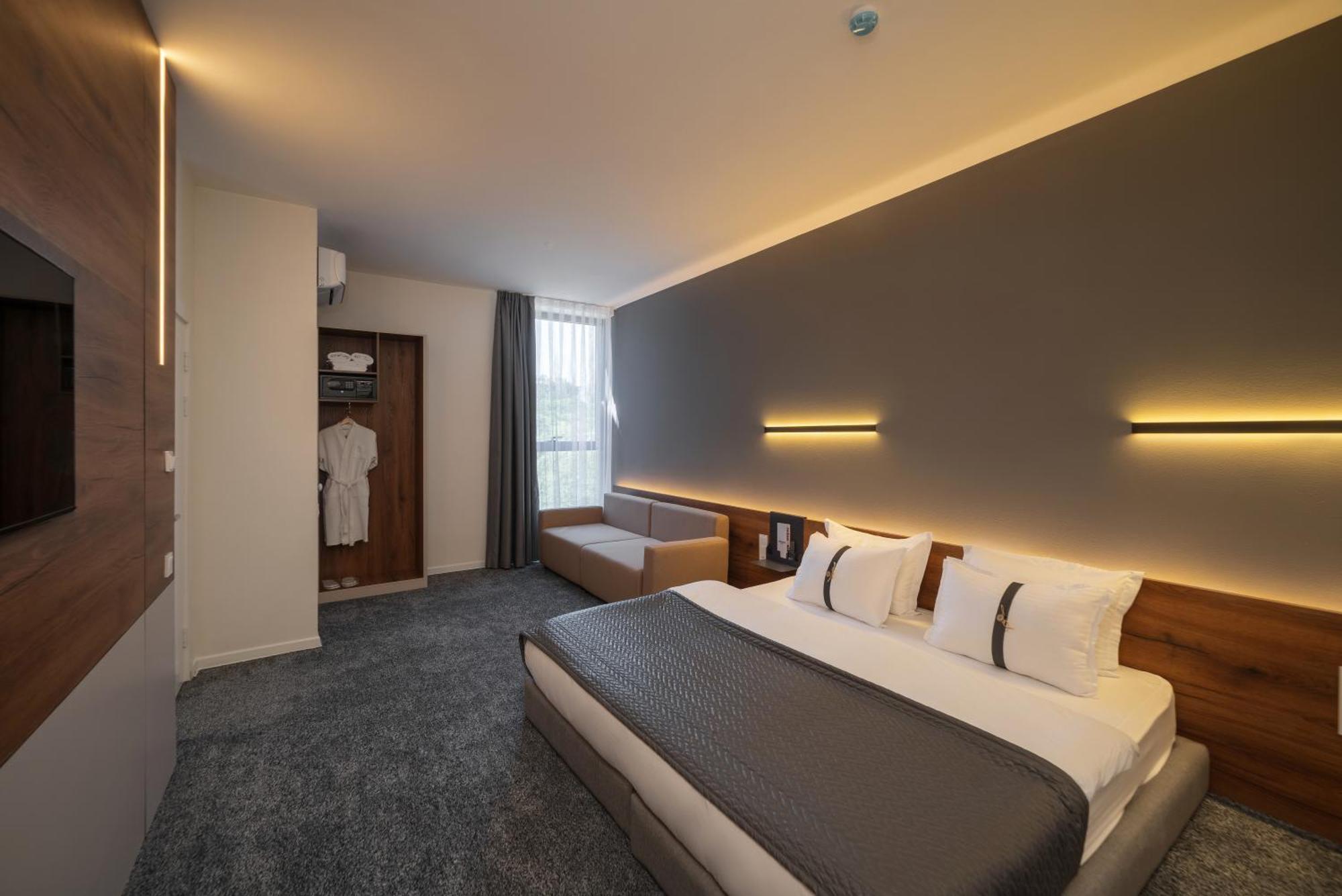 Duo Hotel By Futuro Bishkek Esterno foto