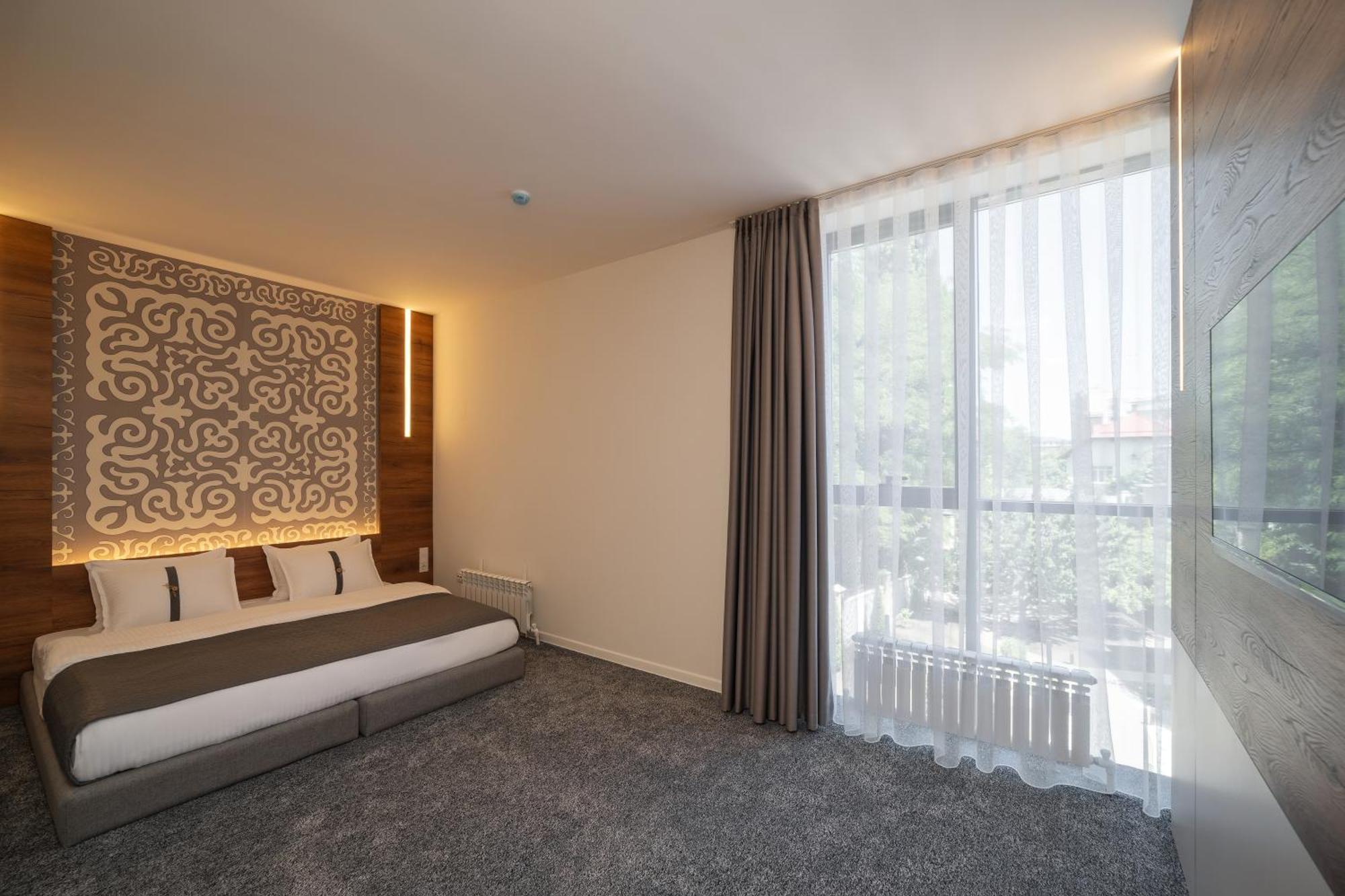 Duo Hotel By Futuro Bishkek Esterno foto