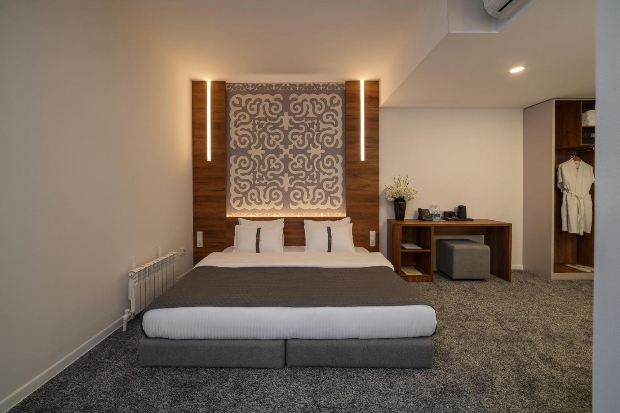 Duo Hotel By Futuro Bishkek Esterno foto