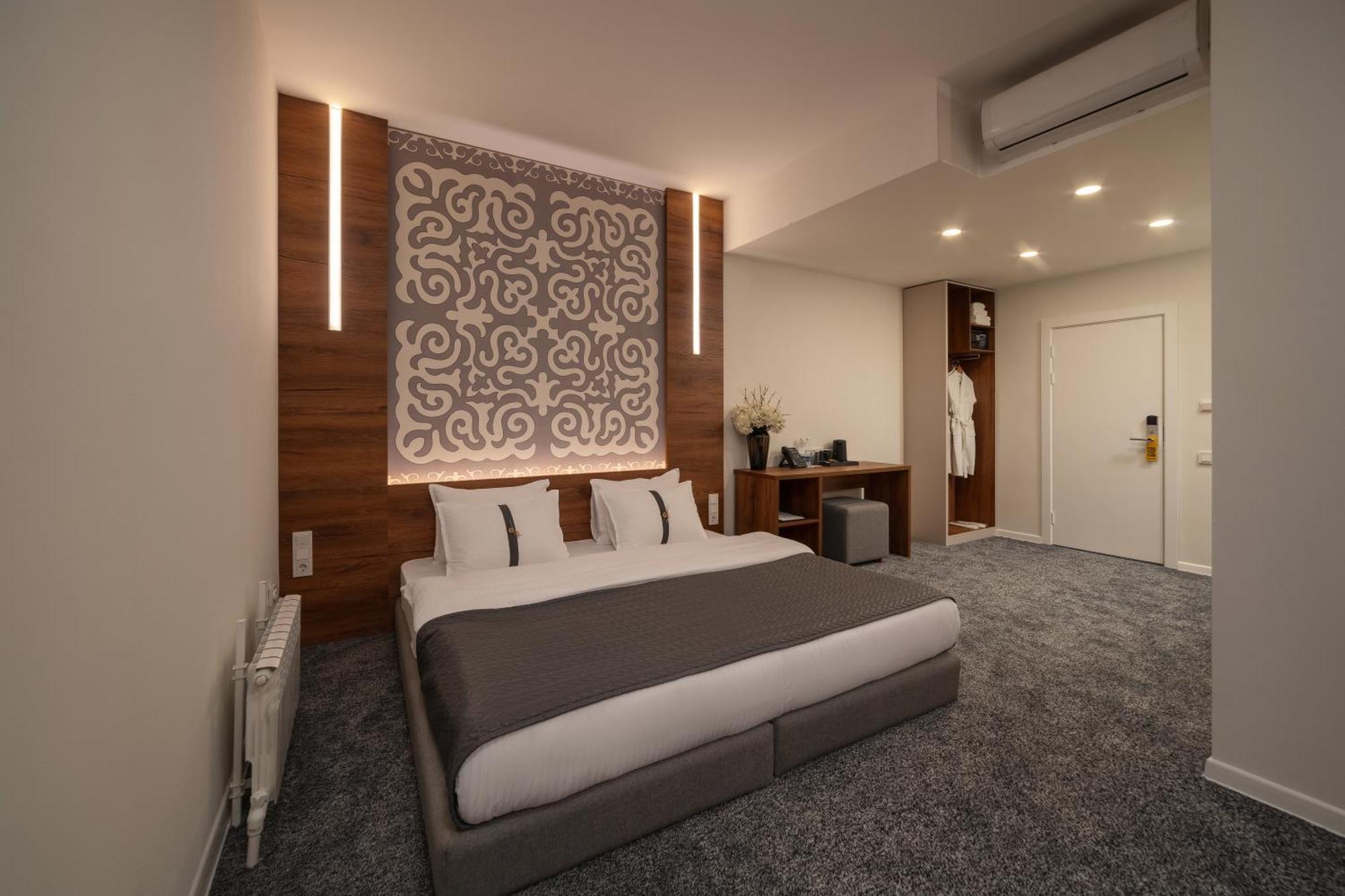 Duo Hotel By Futuro Bishkek Esterno foto