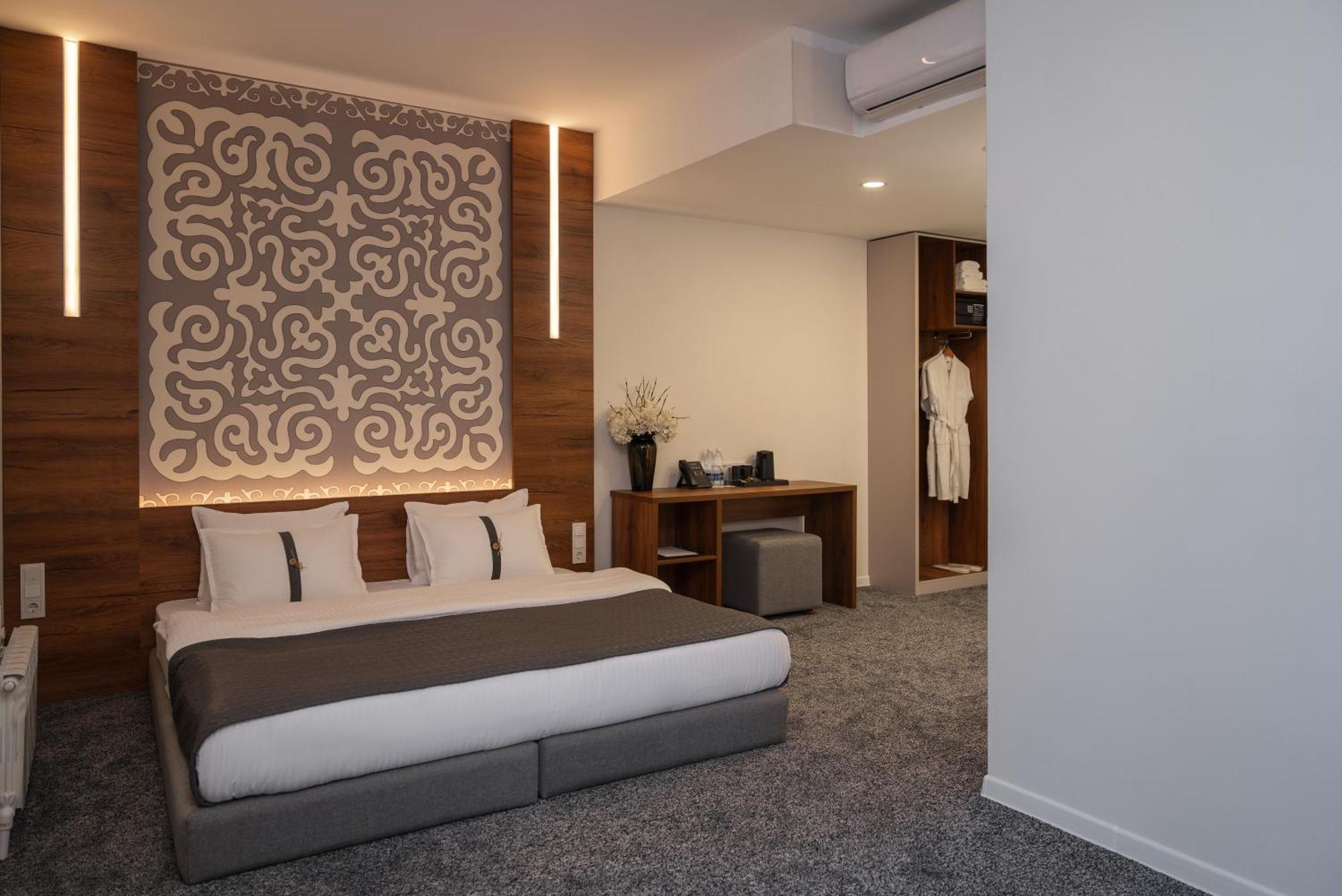 Duo Hotel By Futuro Bishkek Esterno foto