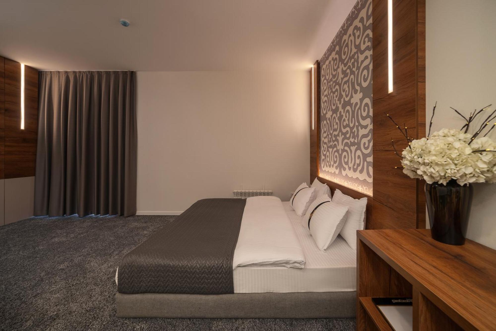Duo Hotel By Futuro Bishkek Esterno foto