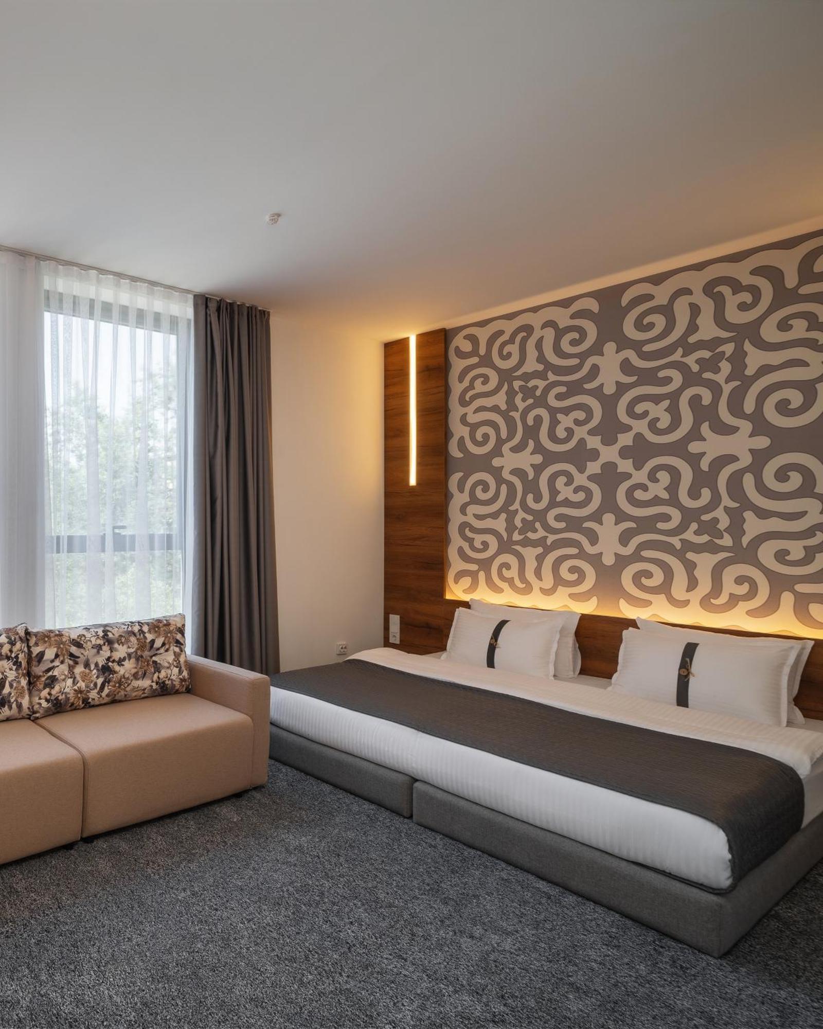 Duo Hotel By Futuro Bishkek Esterno foto