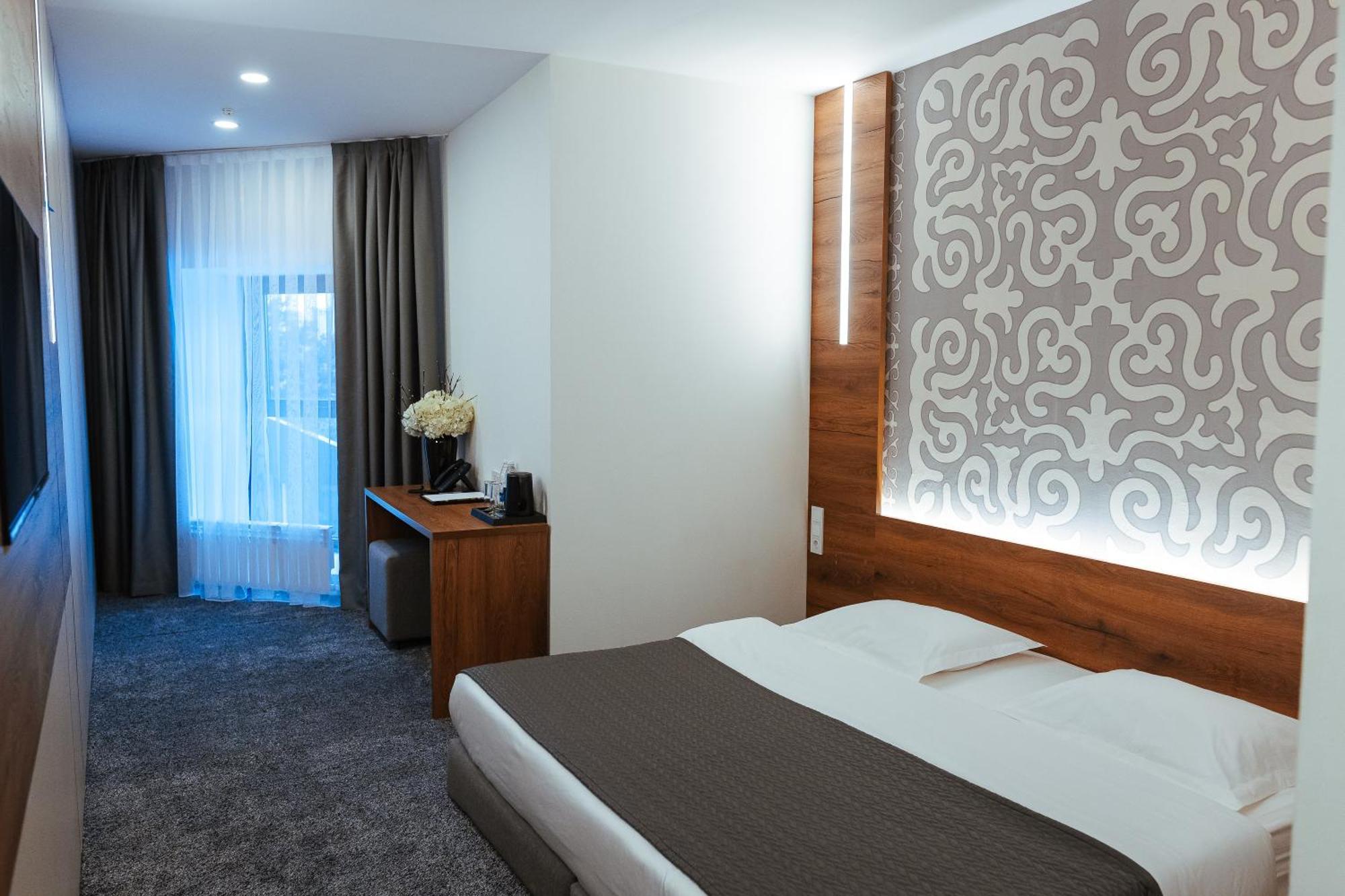 Duo Hotel By Futuro Bishkek Esterno foto
