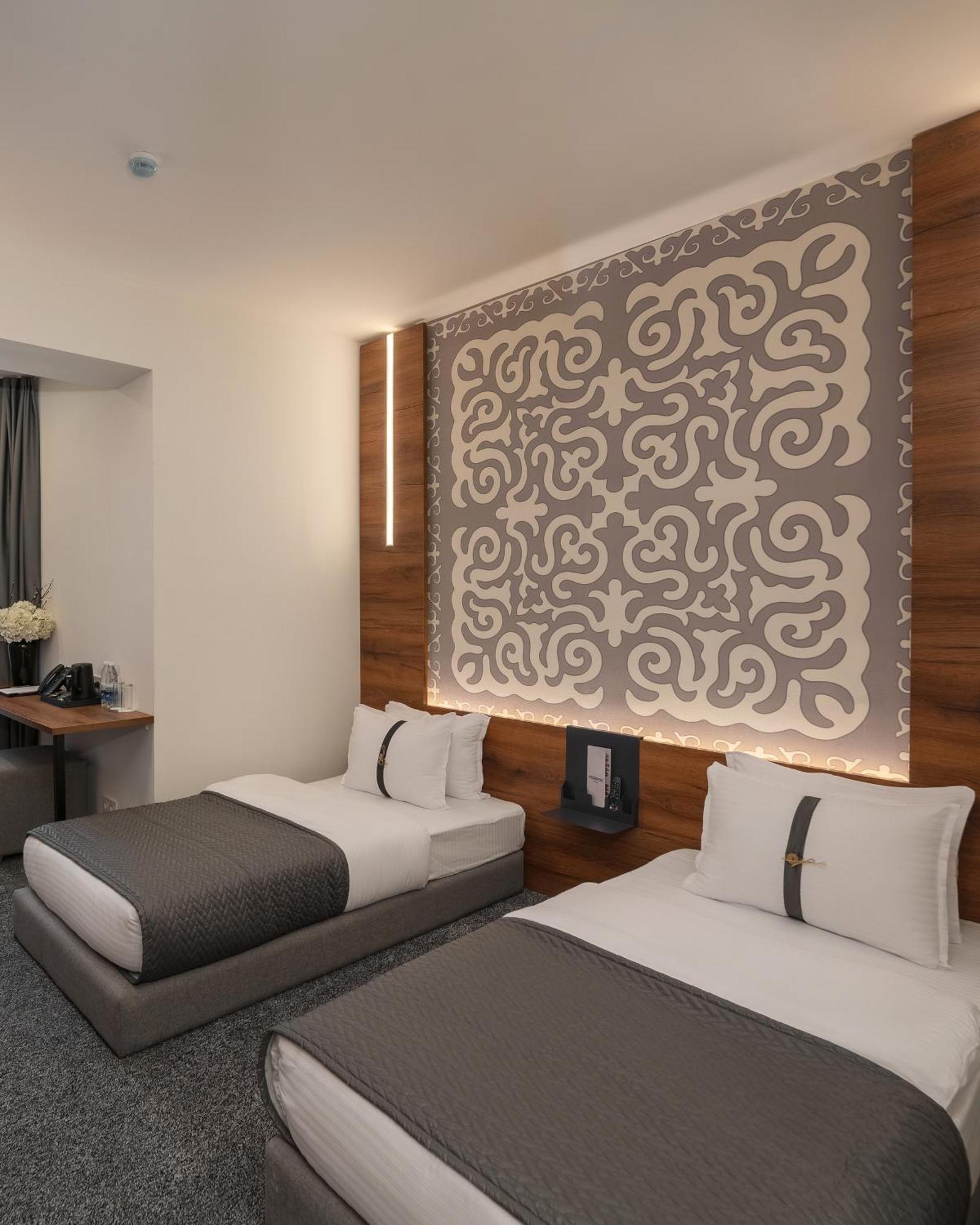 Duo Hotel By Futuro Bishkek Esterno foto